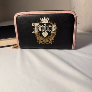 Juicy Couture Heritage Multi compartment Wallet.